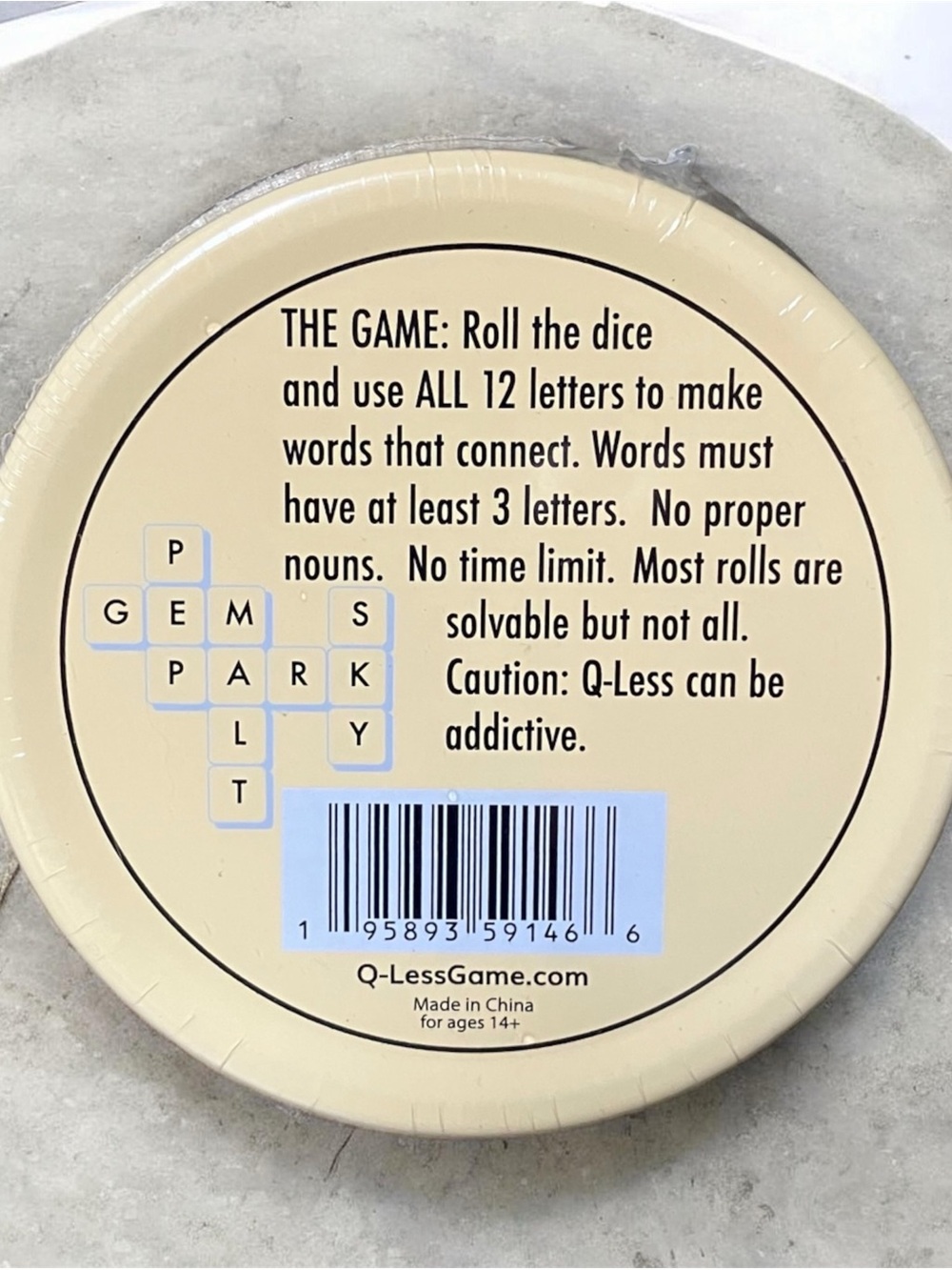 NWT Q-Less The Original Crossword Solitaire Game Puzzle 12 Dice Sealed - Picture 2 of 4